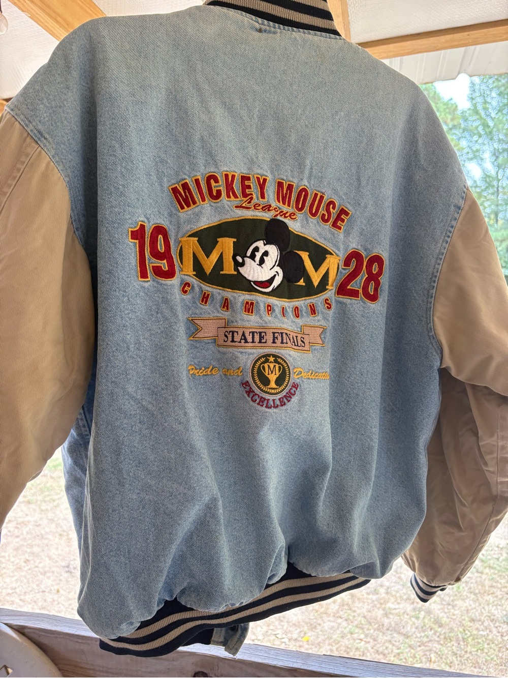 Vintage Mickey Mouse jacket!! Sooo cute!!